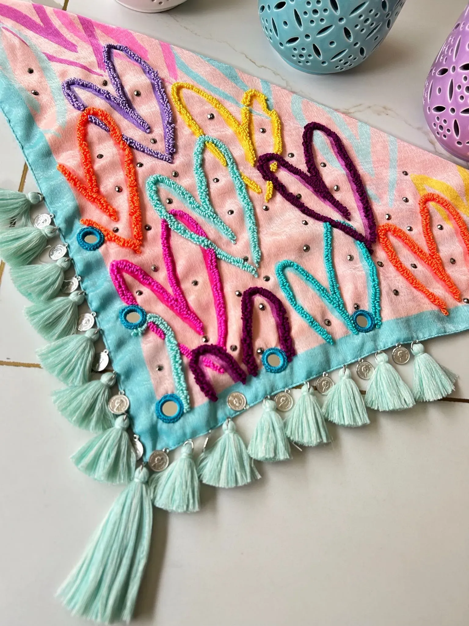 Pañoleta Verde Menta 🩵”Dulce Corazón” bordada a mano 2