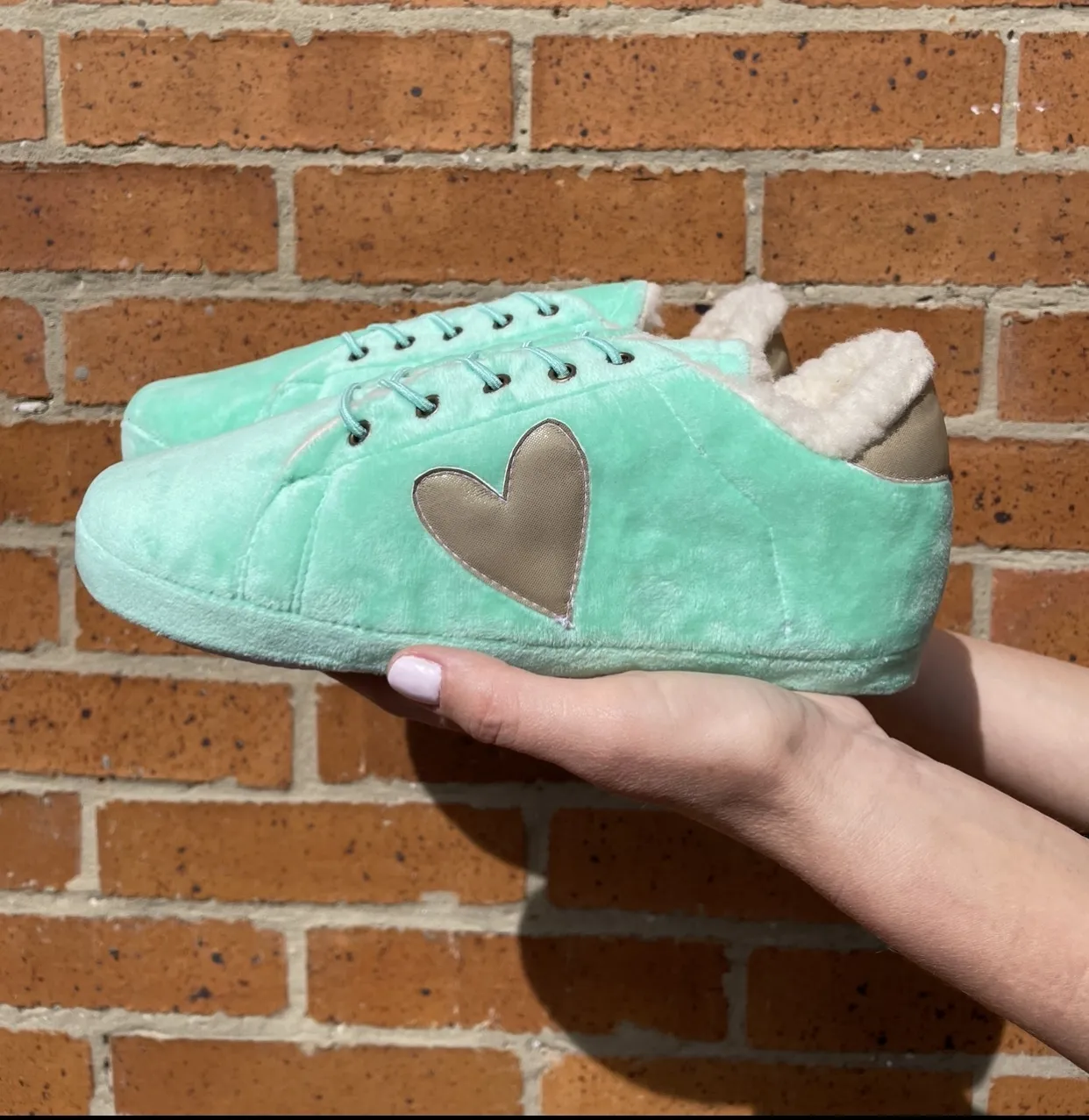 Babuchas Tennis Verde Menta con Corazón Dorado 2