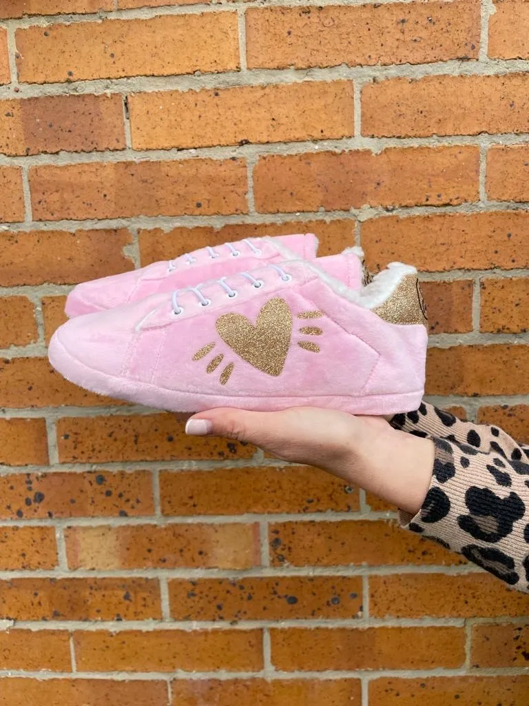 Babuchas Tennis Rosadas con Corazón Escarchado.