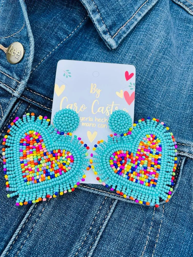 Aretes Corazón Azul Turquesa y Multicolor Pelitos