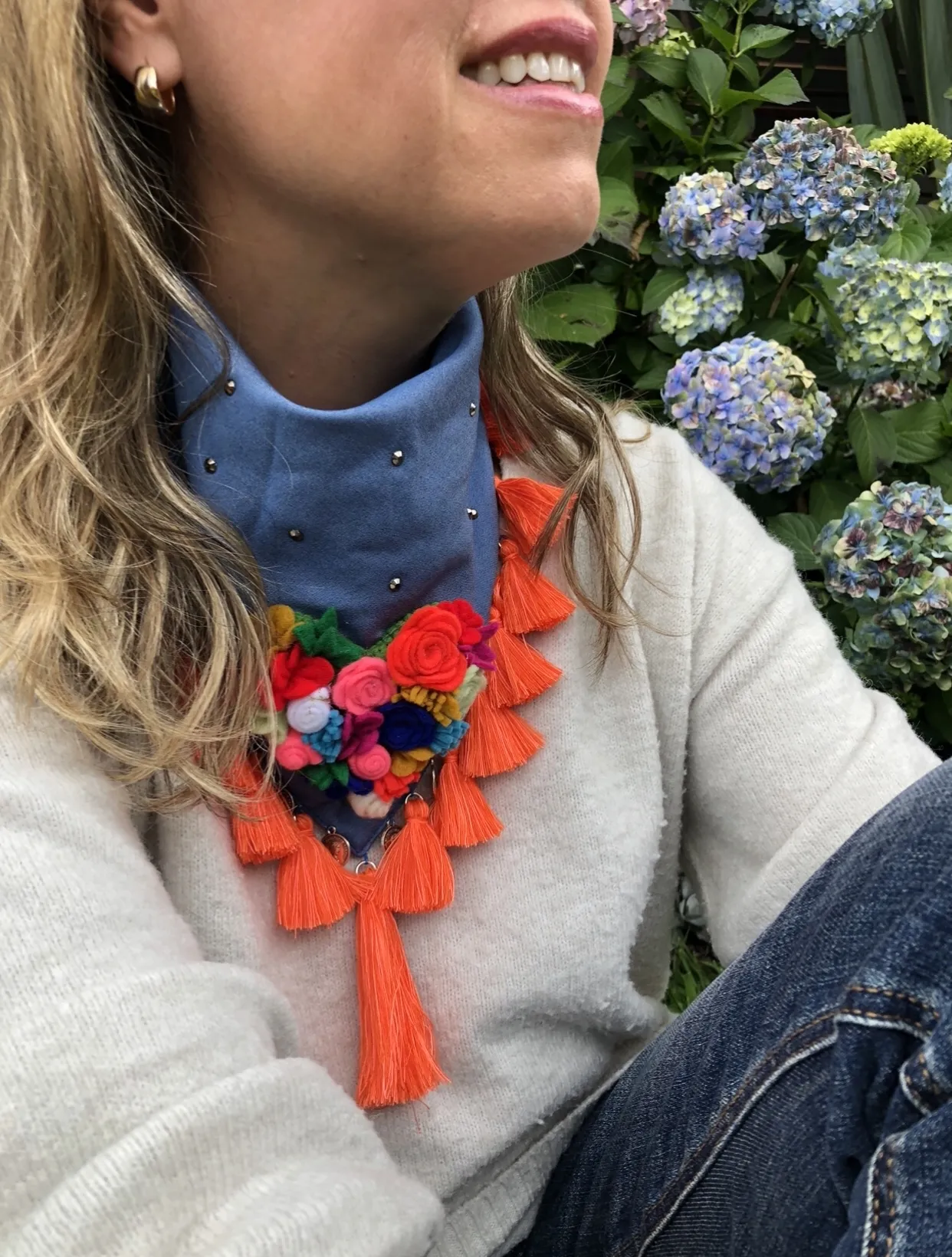 Pañoleta mi Corazon Autentico borla naranja . 4