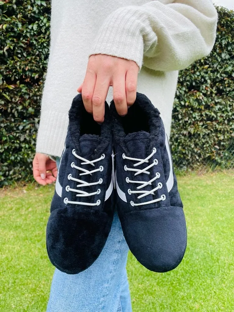 Babuchas Tennis Negra con Línea Blanca