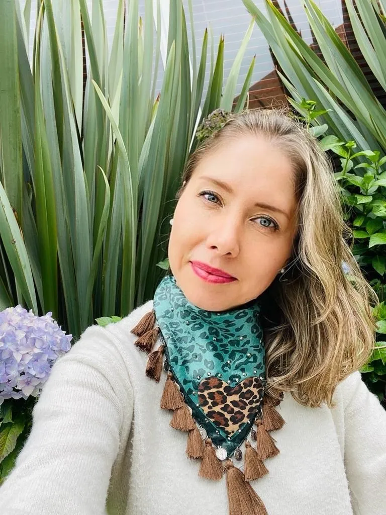 Pañoleta Verde Esmeralda corazon animal print