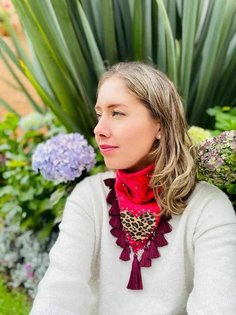 Pañoleta Roja corazon Animal print. 2