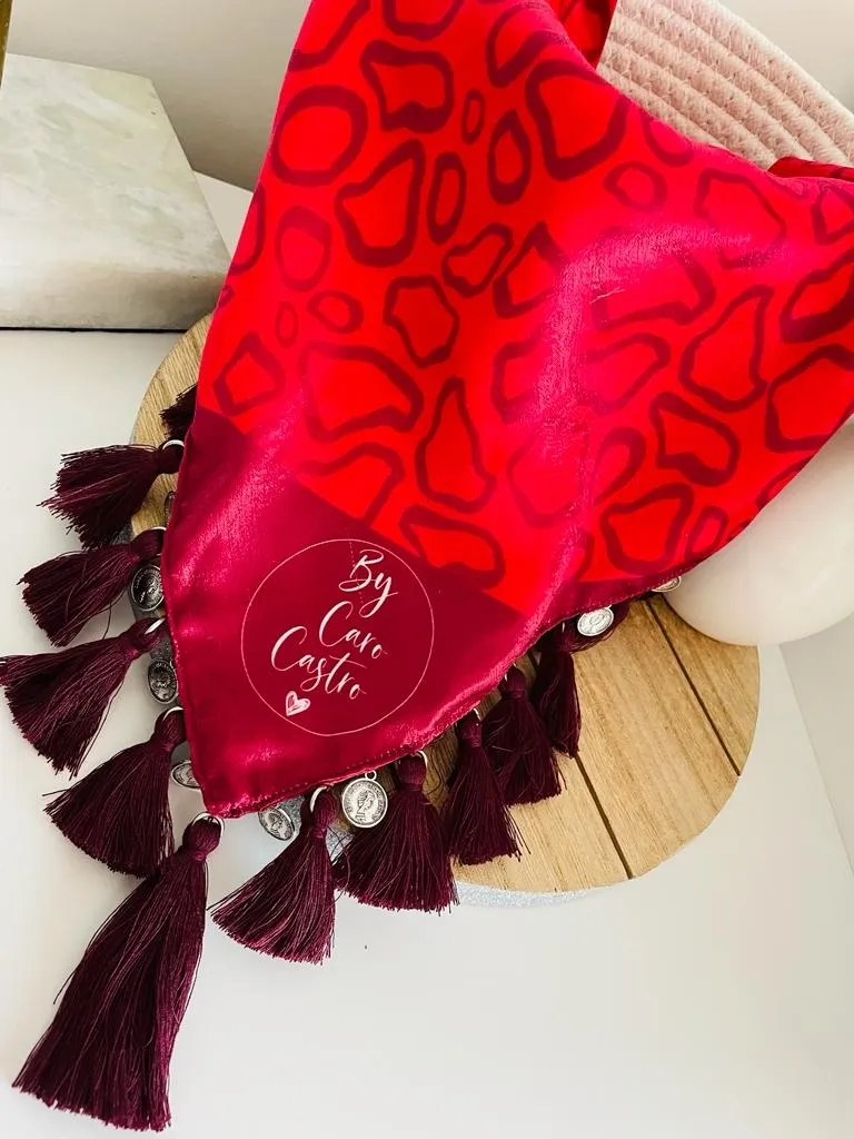 Pañoleta Roja corazon Animal print. 5