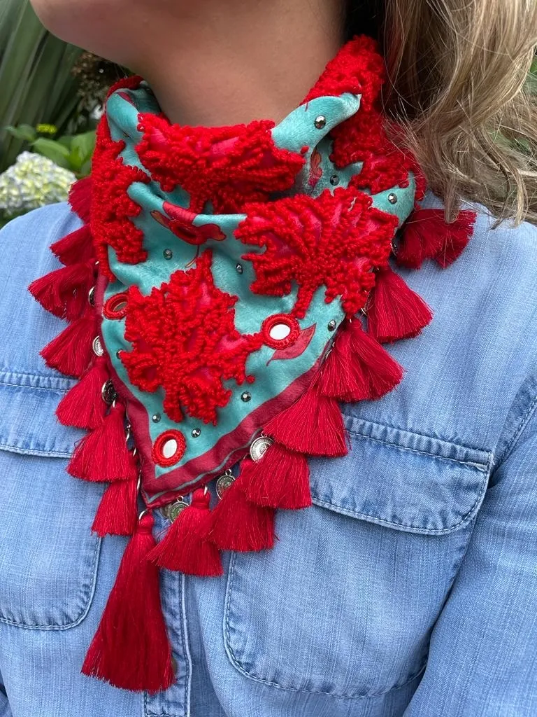 Pañoleta Bordada hojas de Otoño Rojas.