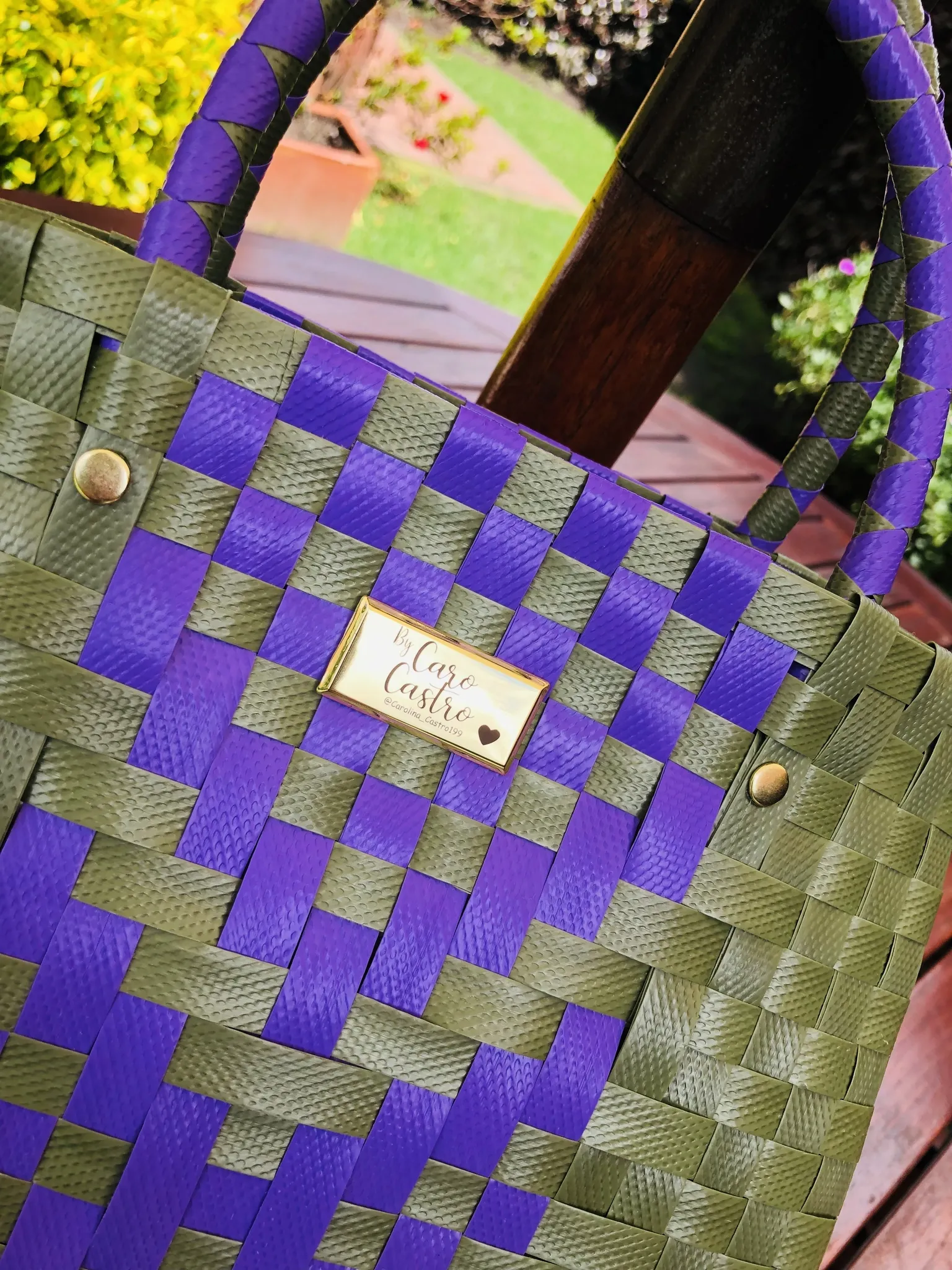 Canasto en suncho verde con morado.