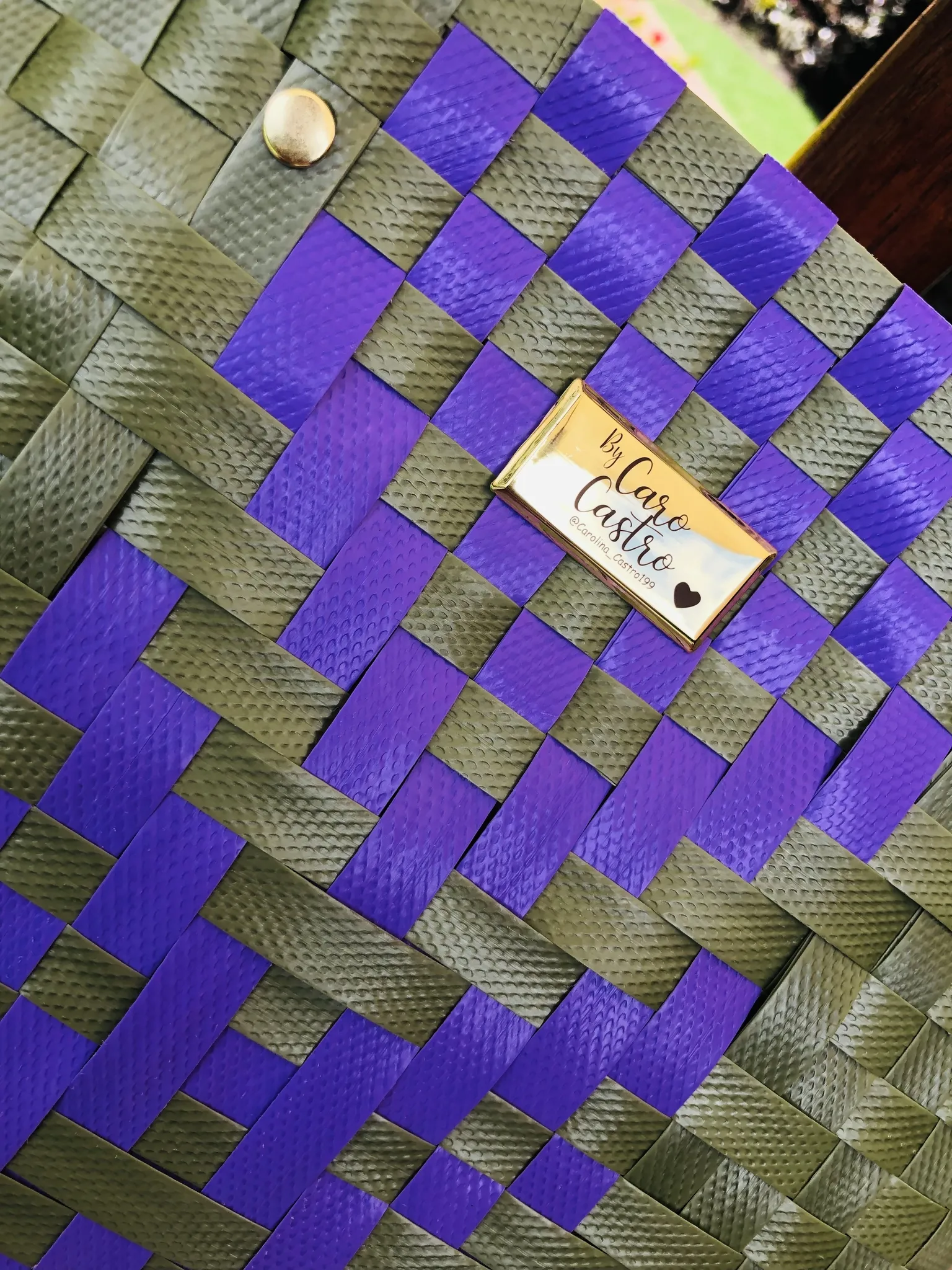 Canasto en suncho verde con morado. 3