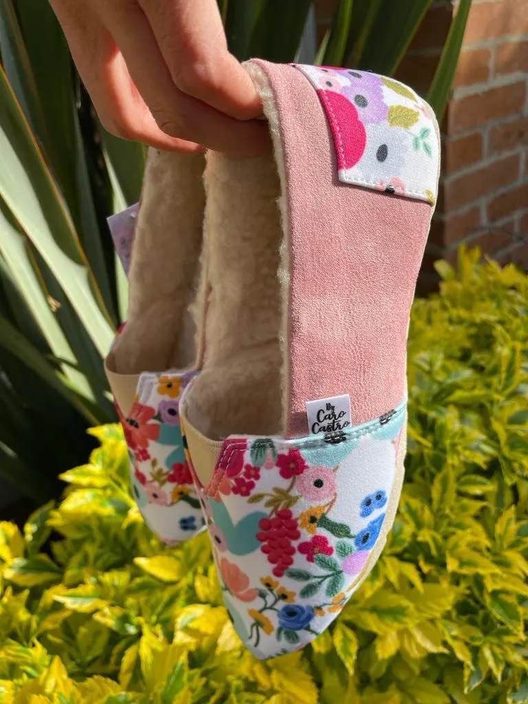 Alpargatas By Santi Rosadas con Flores y Corazones