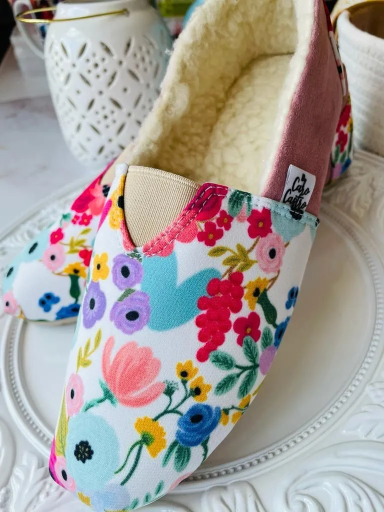 Alpargatas By Santi Rosadas con Flores y Corazones 2