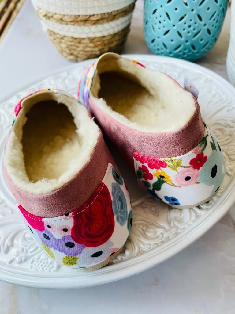 Alpargatas By Santi Rosadas con Flores y Corazones 5