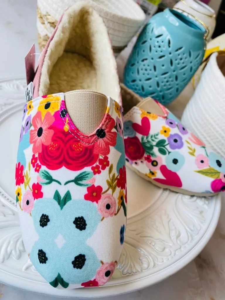 Alpargatas By Santi Rosadas con Flores y Corazones 9