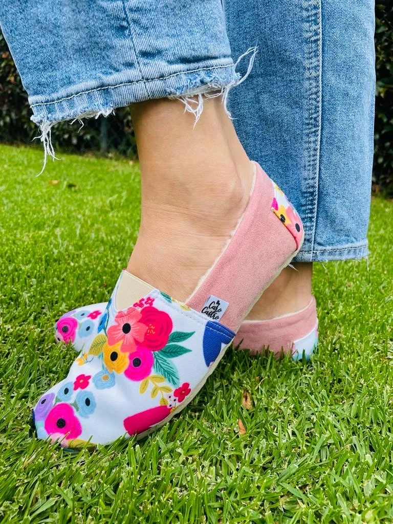 Alpargatas By Santi Rosadas con Flores y Corazones 10