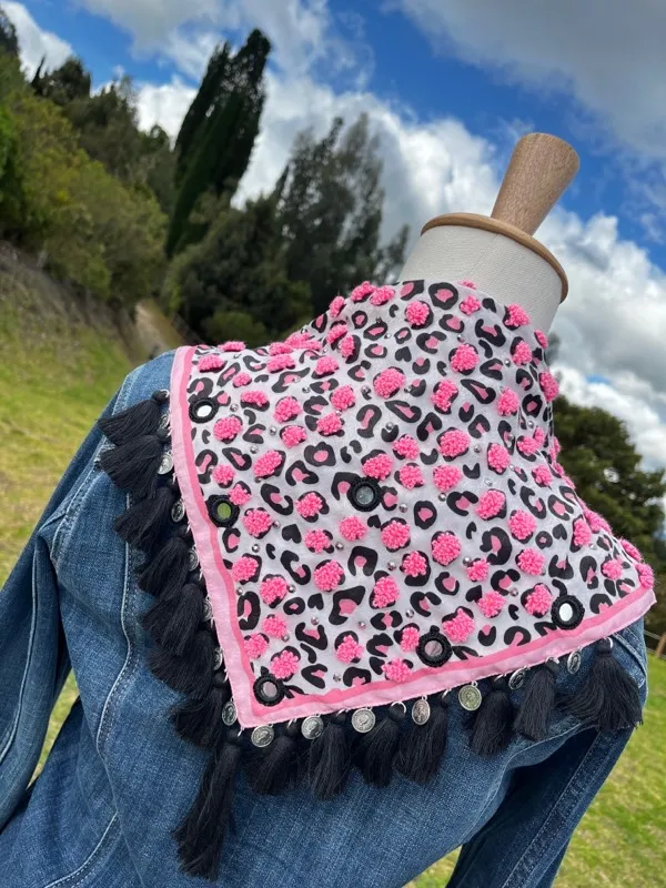 Pañoleta Animal Print Rosada Bordada 2