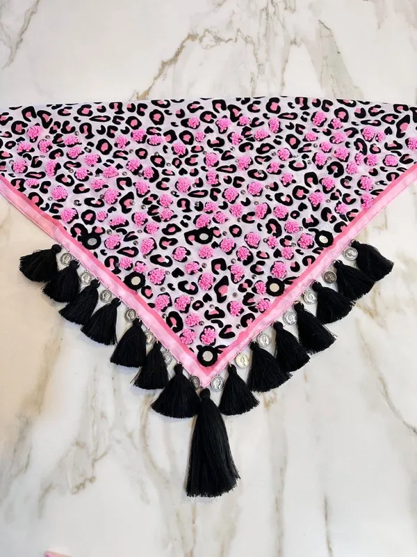 Pañoleta Animal Print Rosada Bordada 5