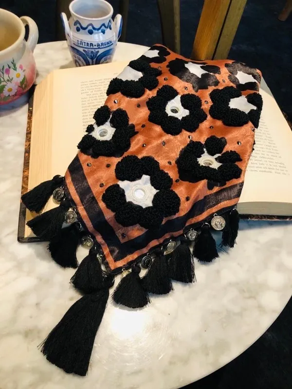 Pañoleta Mocha Bordada 2