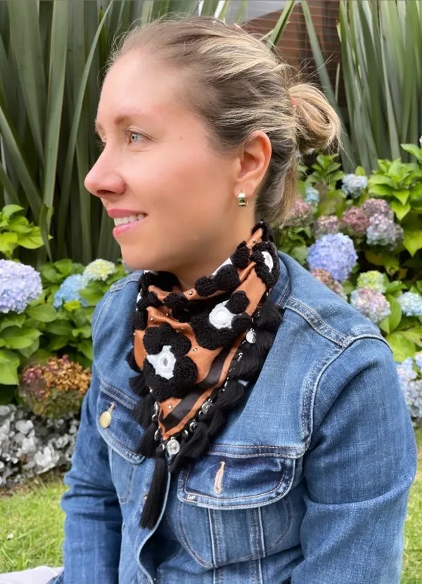 Pañoleta Mocha Bordada 3