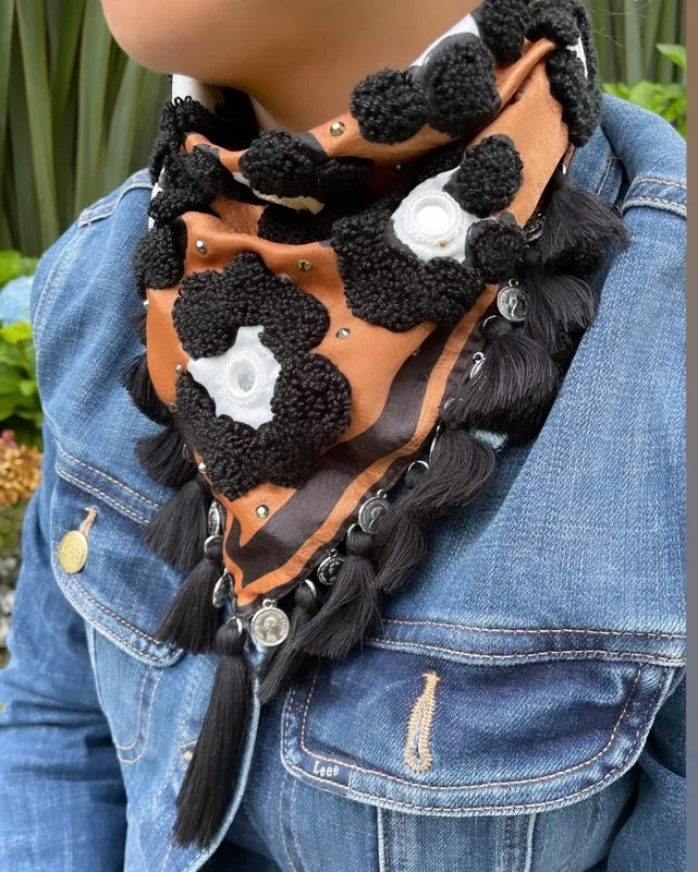 Pañoleta Mocha Bordada 4