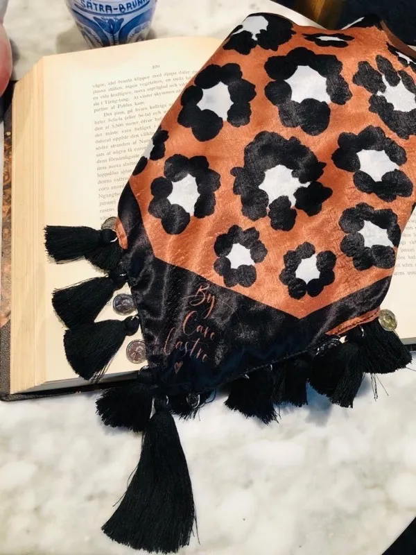 Pañoleta Mocha Bordada 5