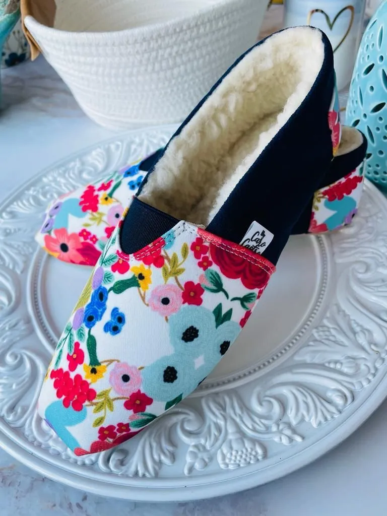 Alpargatas By Santi Azul Navy con Flores y Corazones 2