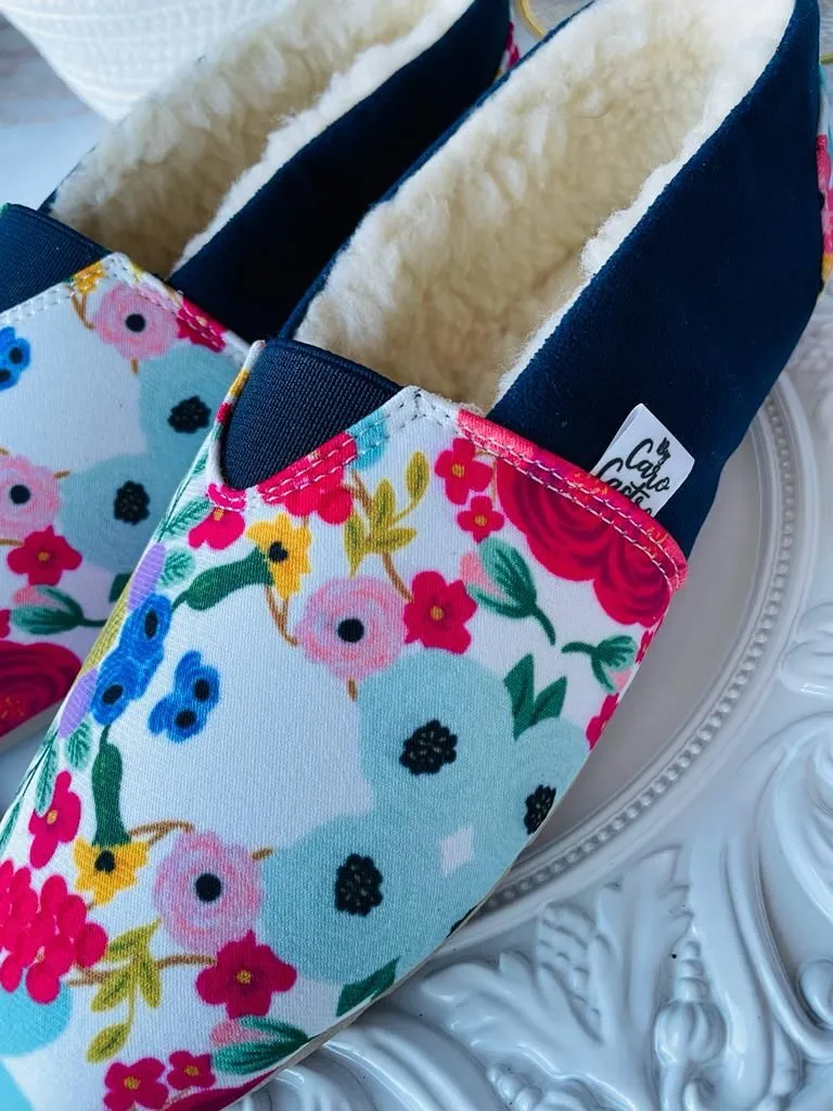Alpargatas By Santi Azul Navy con Flores y Corazones 3