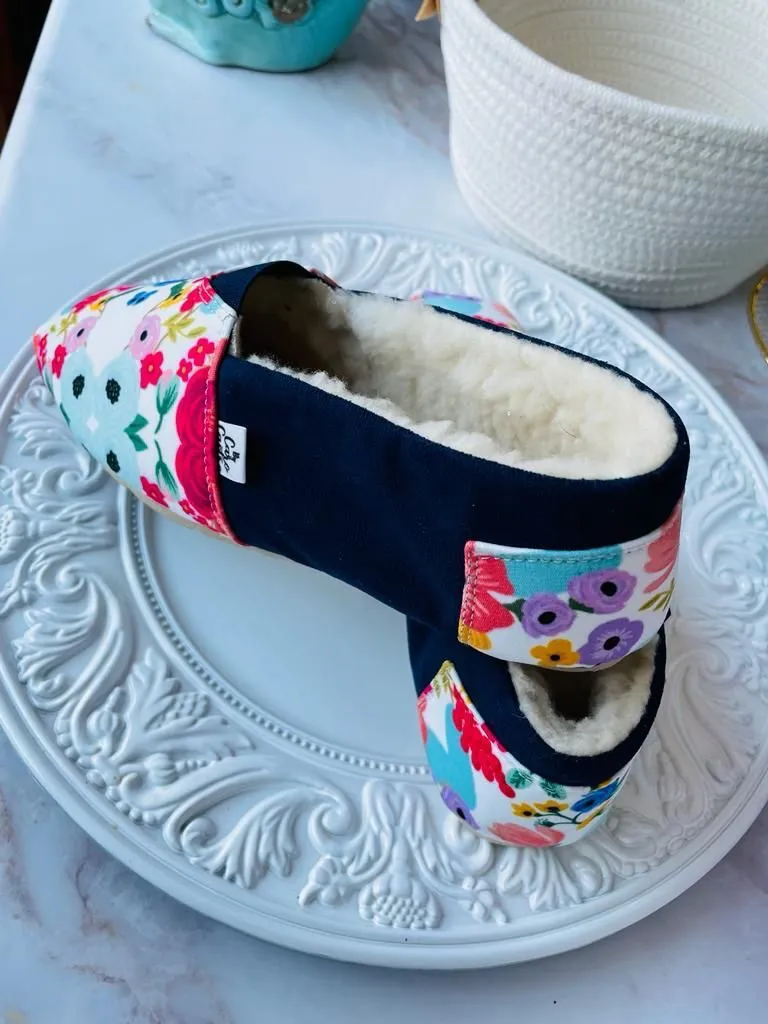 Alpargatas By Santi Azul Navy con Flores y Corazones 5