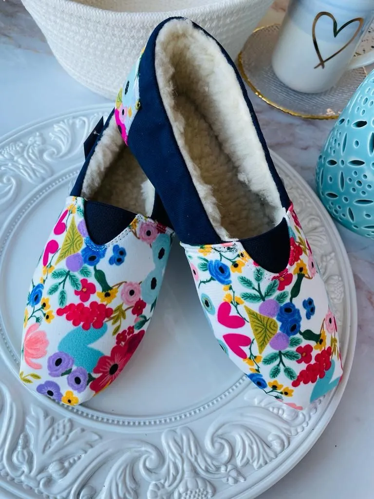 Alpargatas By Santi Azul Navy con Flores y Corazones 6