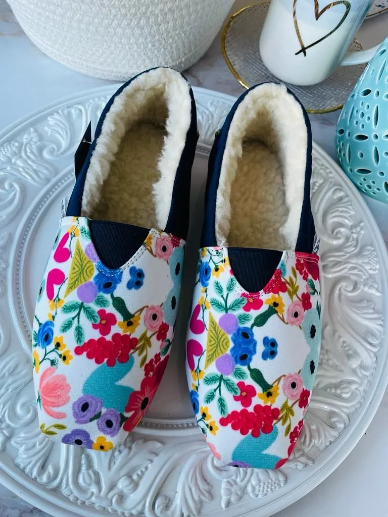 Alpargatas By Santi Azul Navy con Flores y Corazones 7