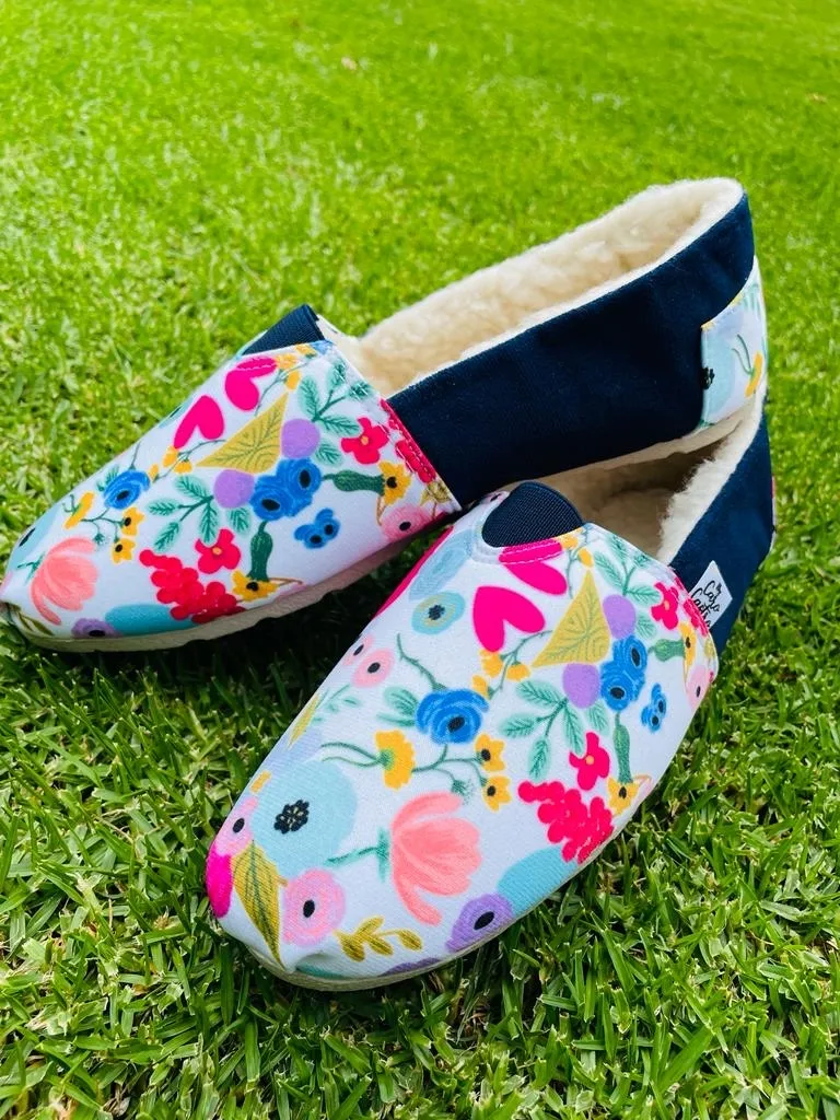 Alpargatas By Santi Azul Navy con Flores y Corazones 10