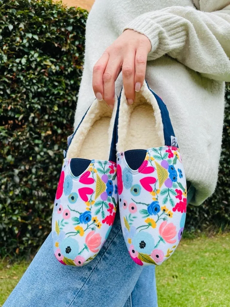 Alpargatas By Santi Azul Navy con Flores y Corazones 11