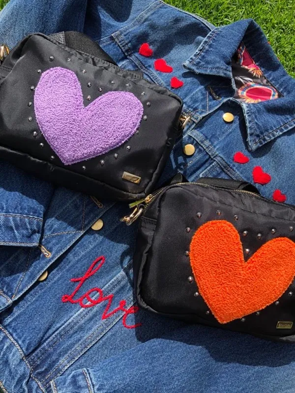 Bandolera con Corazón Bordado Lila 3