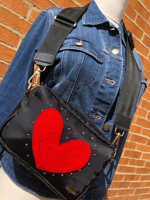 Bandolera con Corazón Bordado Rojo 2