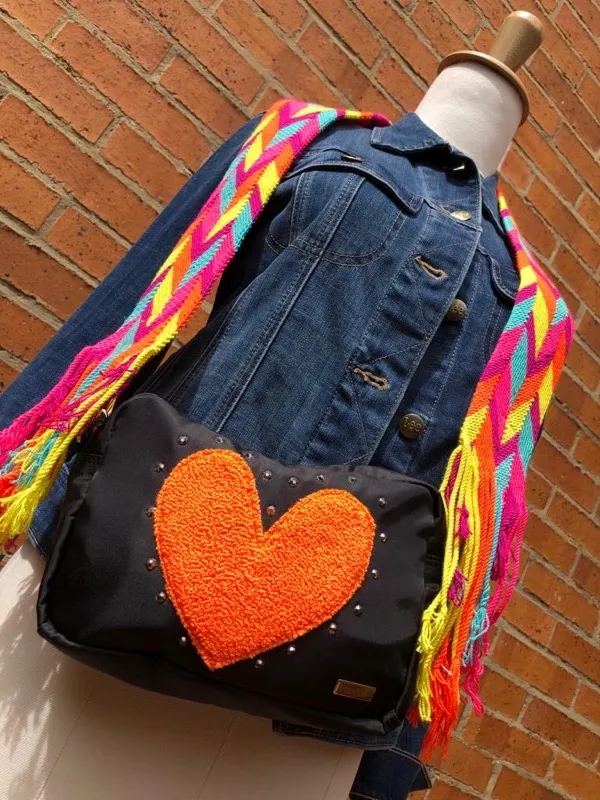 Bandolera con Corazón Bordado Naranja