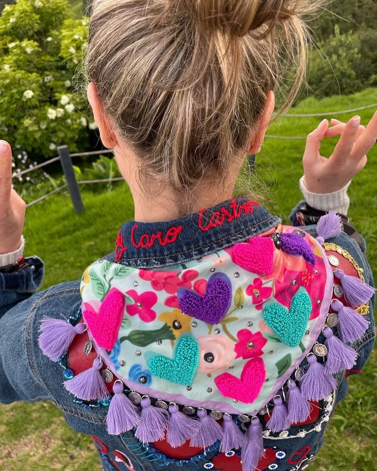 Pañoleta Alegria para el Alma By Santi Bordada con Borla Lila  2