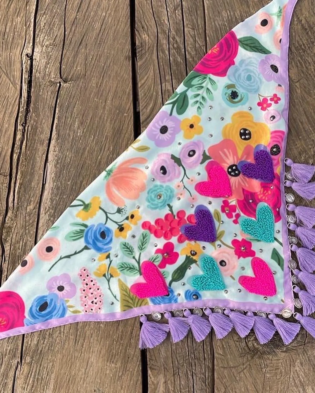 Pañoleta Alegria para el Alma By Santi Bordada con Borla Lila  3