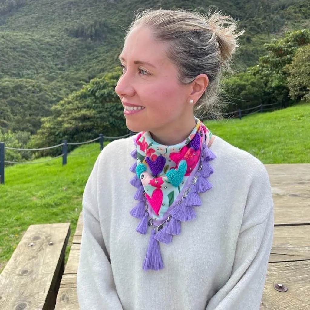 Pañoleta Alegria para el Alma By Santi Bordada con Borla Lila  4