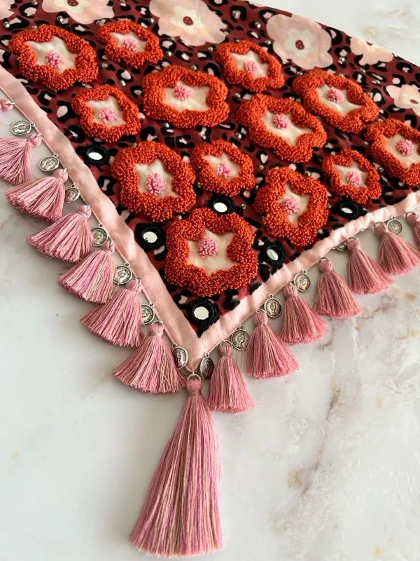 Pañoleta Vintage bordada a mano 3