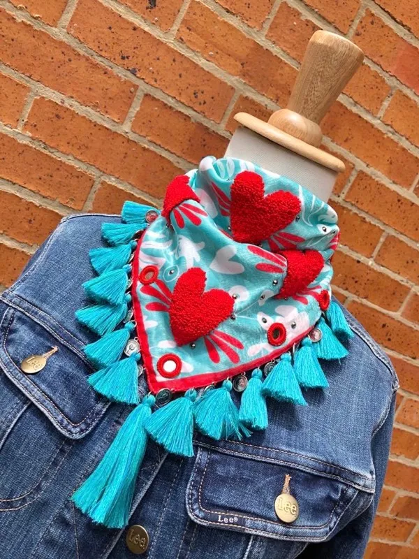 Pañoleta Mi Corazón Auténtico Turquesa Bordada 