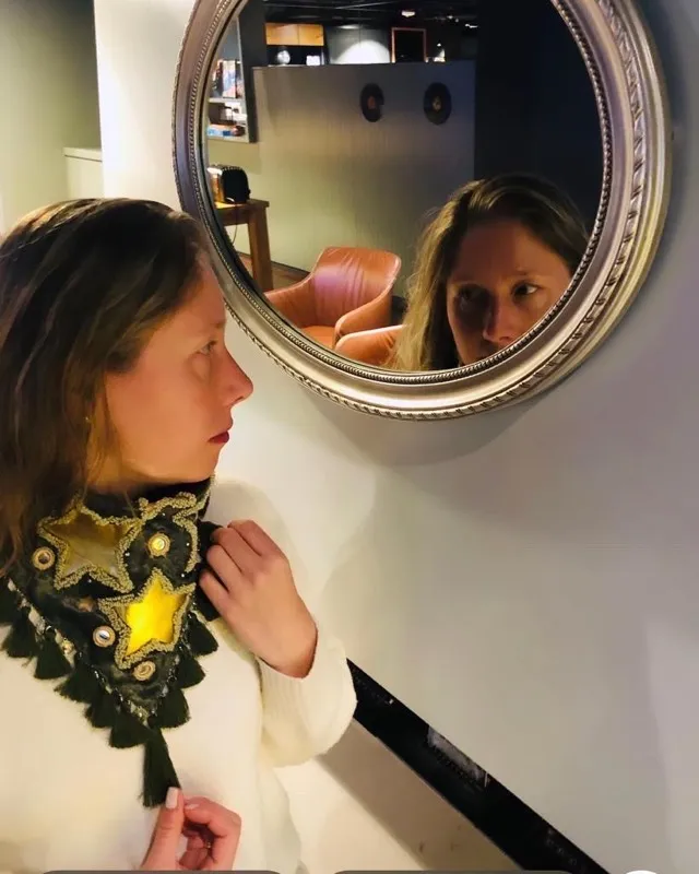 Pañoleta Estrella Dorada Bordada 3