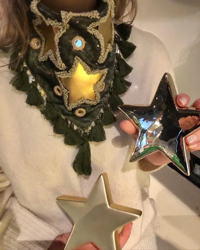 Pañoleta Estrella Dorada Bordada 4