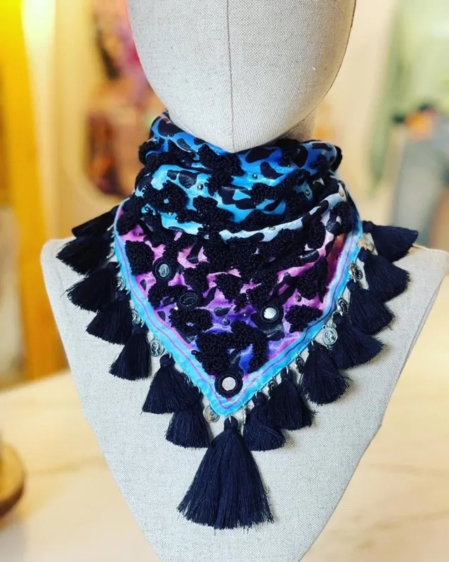 Pañoleta Animal Print Degrade Bordada