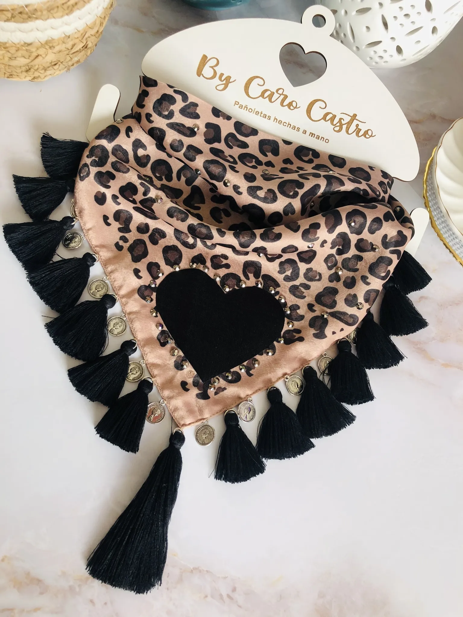 Pañoleta animal print corazon negro 2