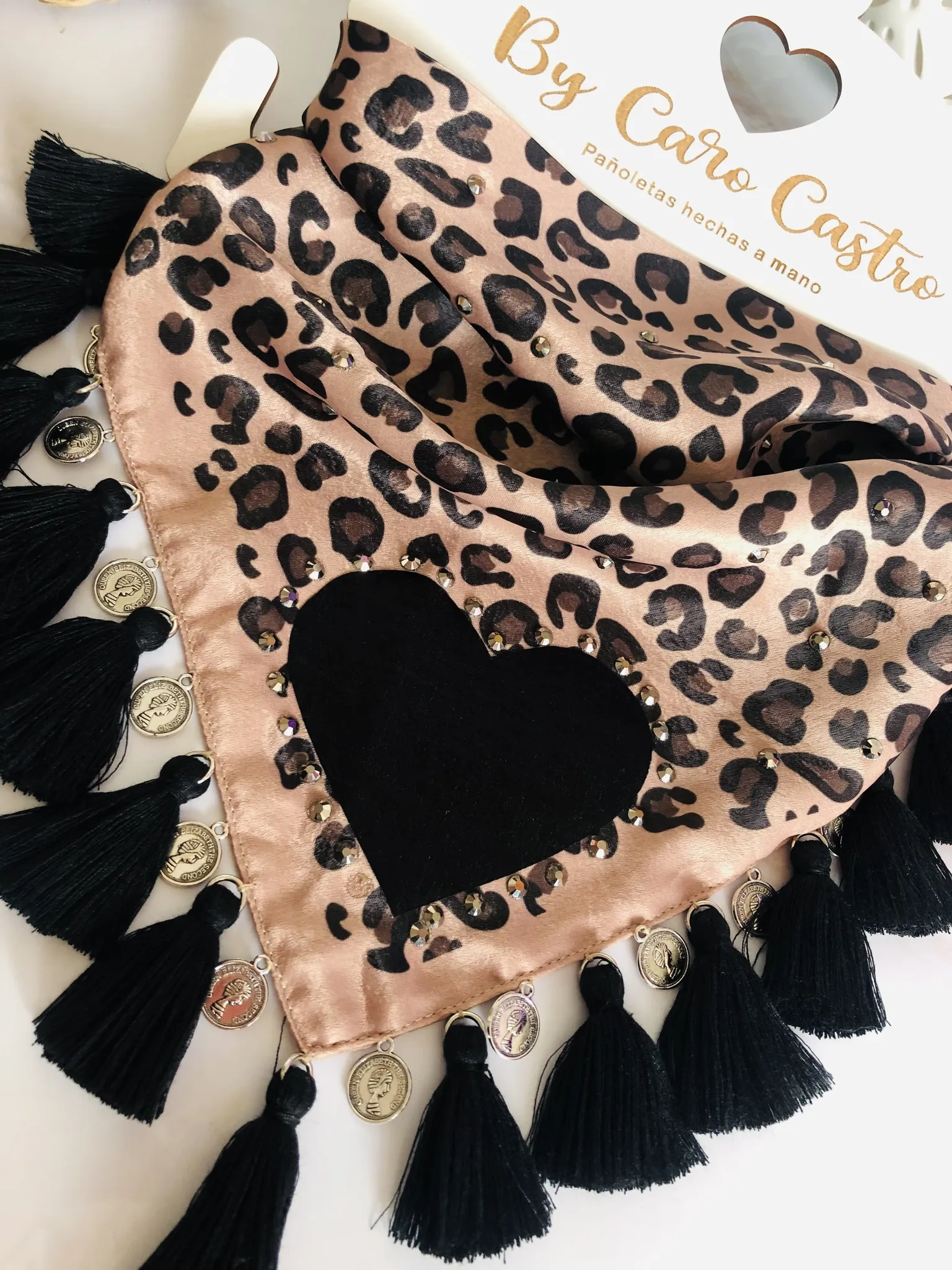 Pañoleta animal print corazon negro 3