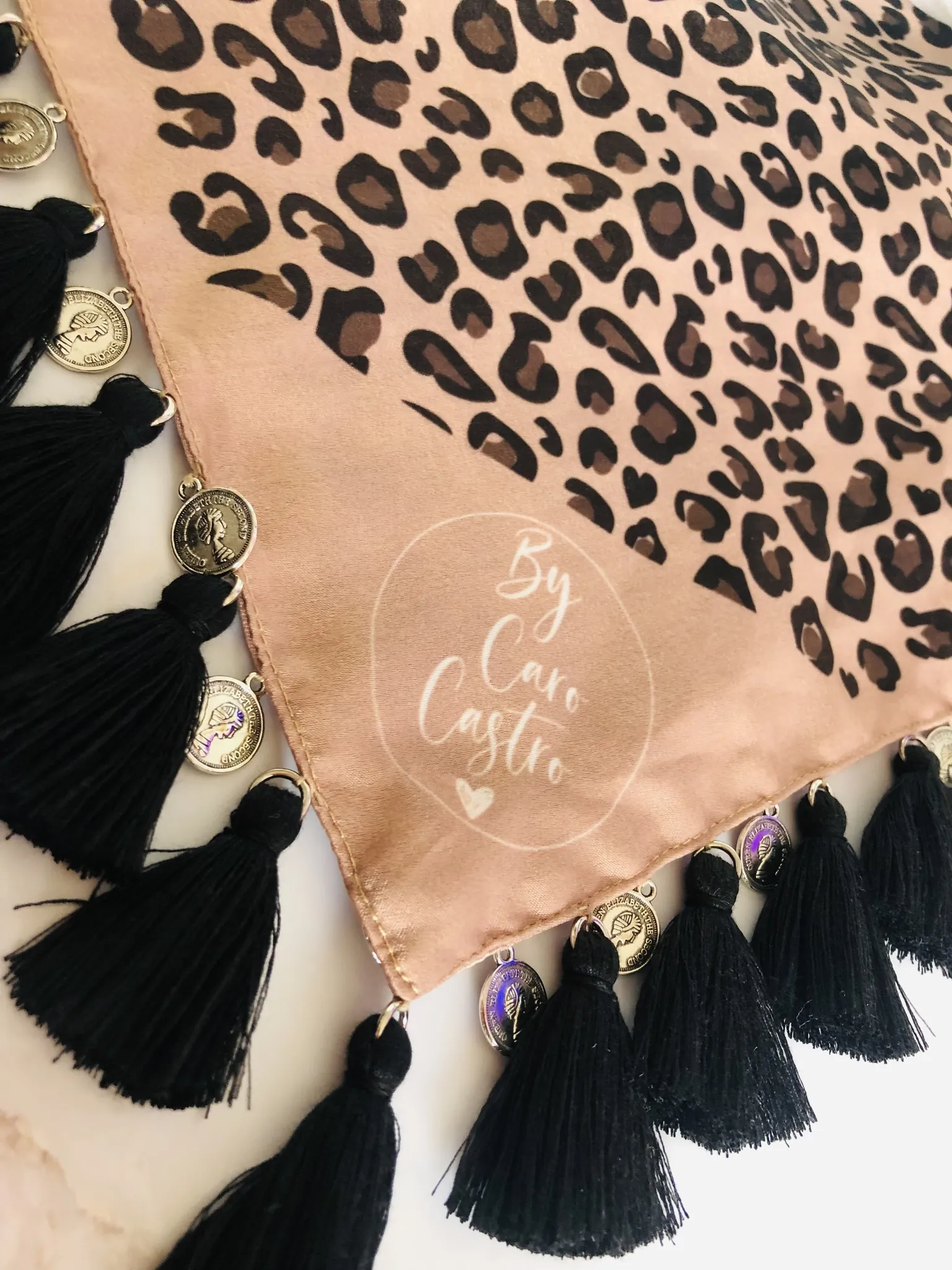 Pañoleta animal print corazon negro 4