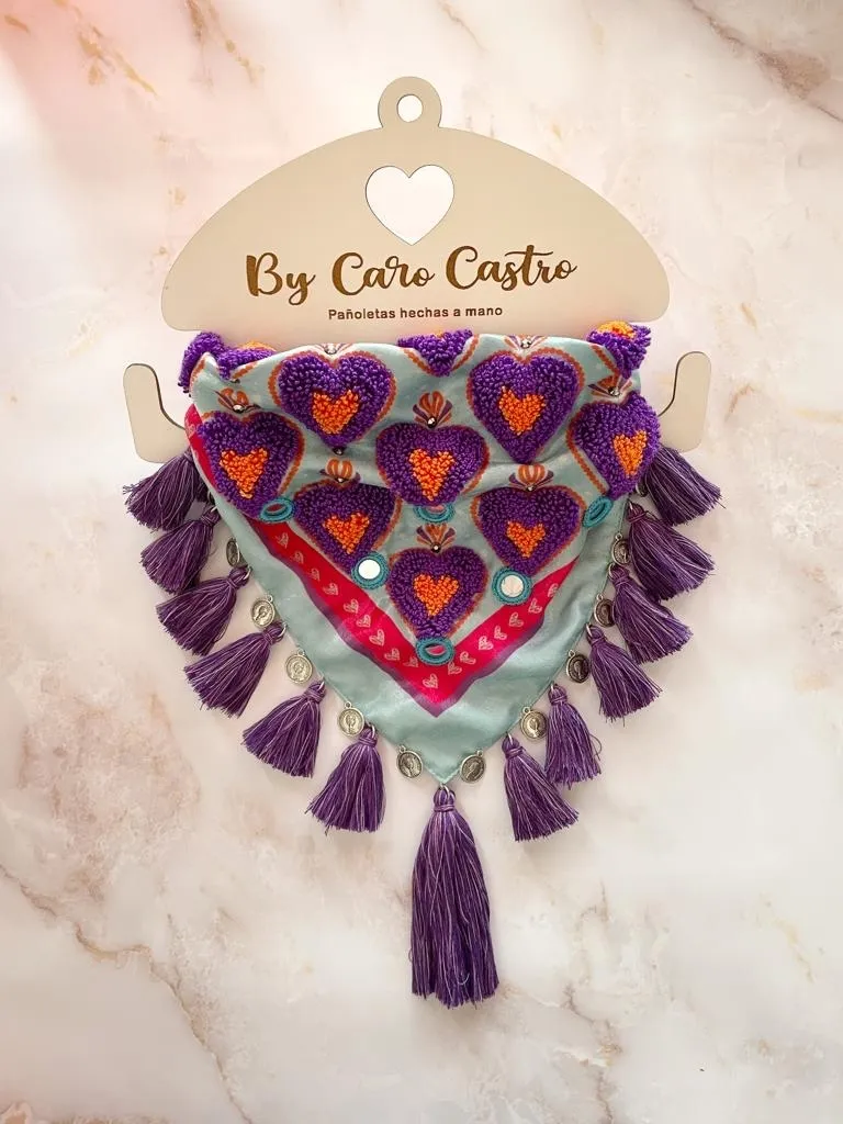 Pañoleta Bordada Corazones Morados con Naranja.