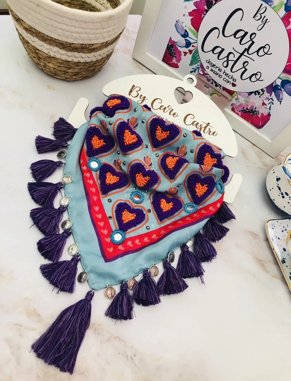 Pañoleta Bordada Corazones Morados con Naranja. 5