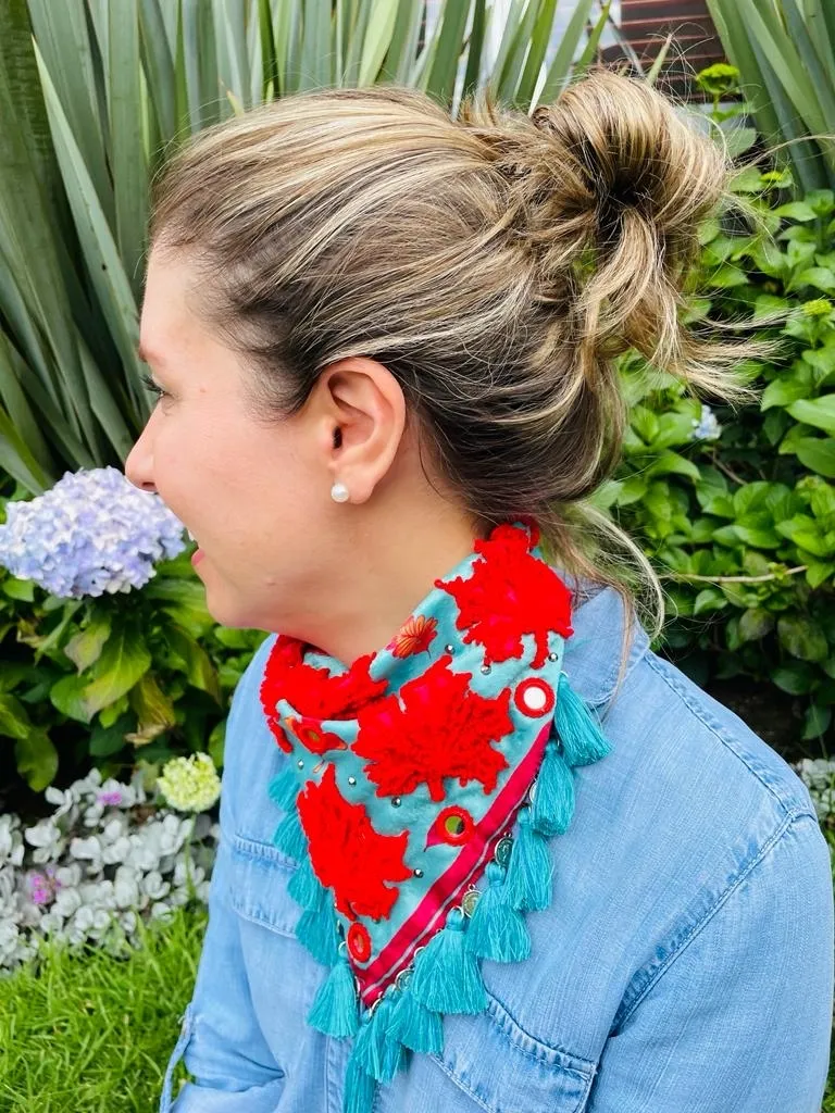 Pañoleta Bordada Hojas Canada