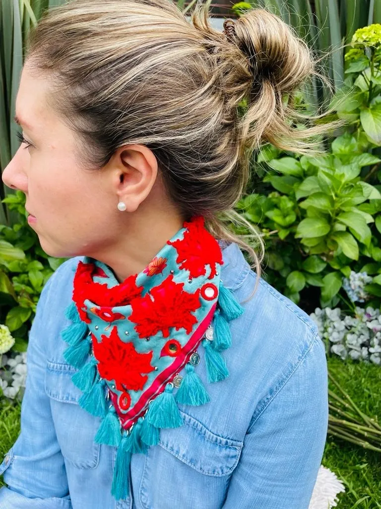 Pañoleta Bordada Hojas Canada 3