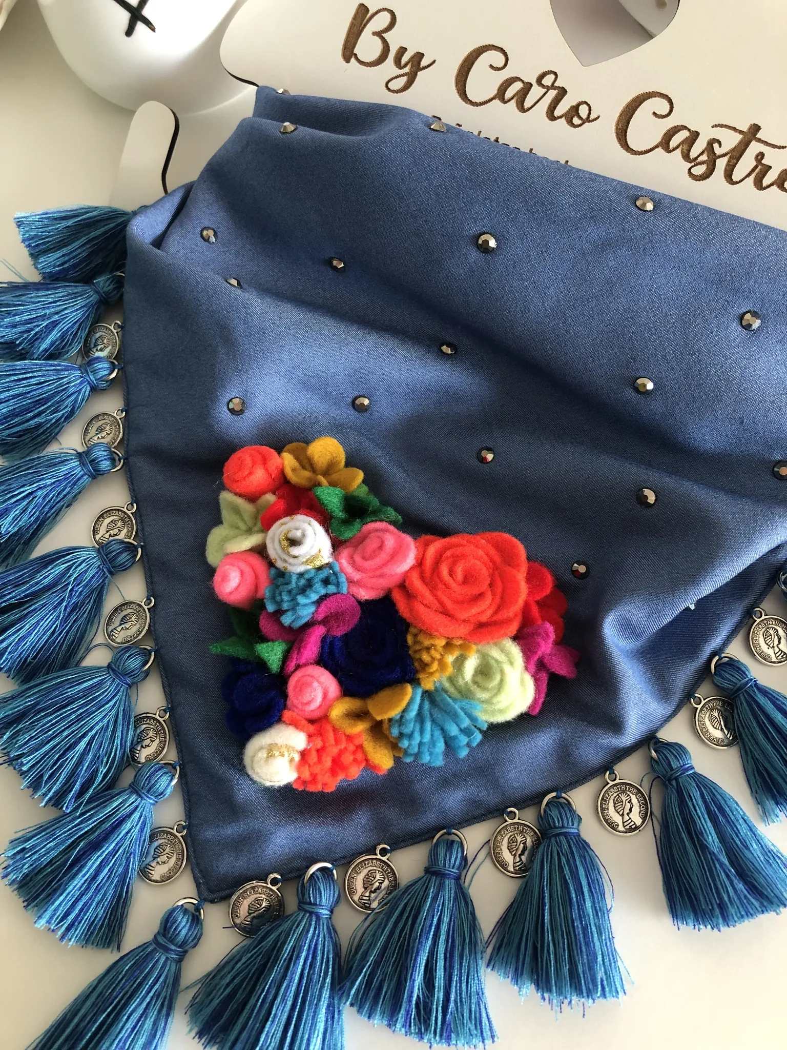 Pañoleta mi Corazon Autentico borlas Azul claro