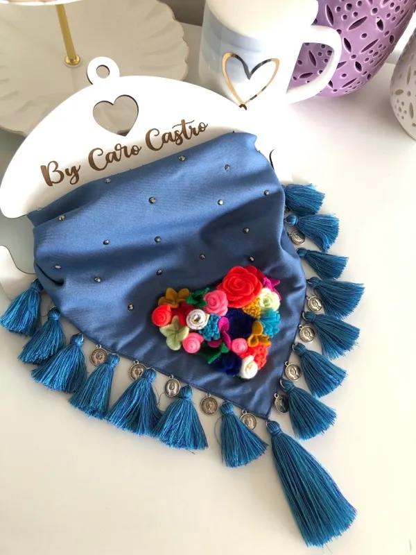 Pañoleta mi Corazon Autentico borlas Azul claro 3